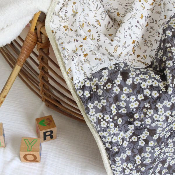 Barnabé aime le café Baby Blanket Camille