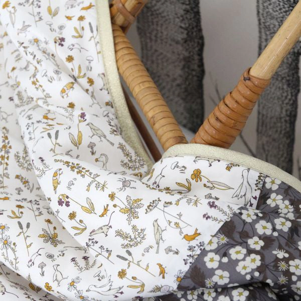 Barnabé aime le café Baby Blanket Camille
