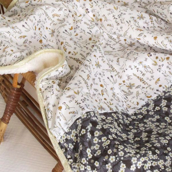 Barnabé aime le café Baby Blanket Camille
