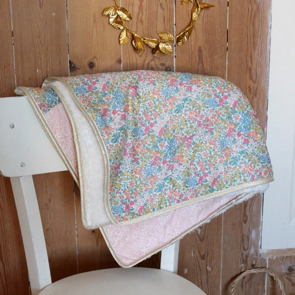 Barnabe aime le café Baby Blanket Carlotta