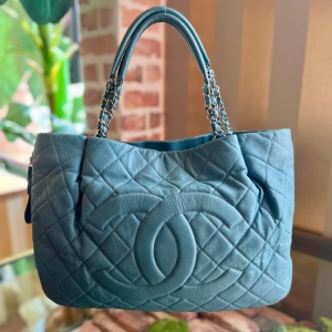CHANEL Blue Caviar Quilted Expandable Zip Shoulder Bag