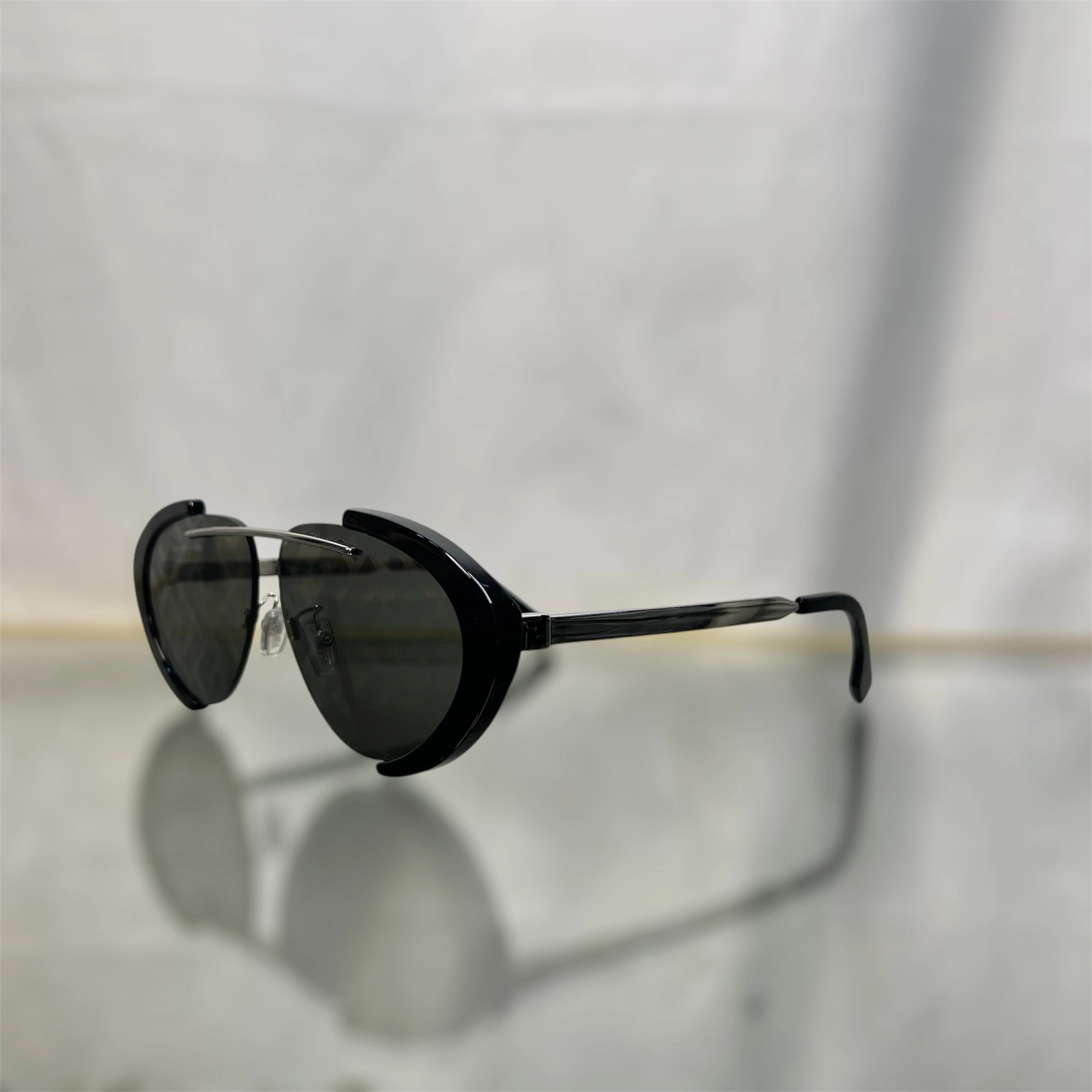 FENDI FE400424U Black Acetate Metal FF Oval Sunglasses TS3807