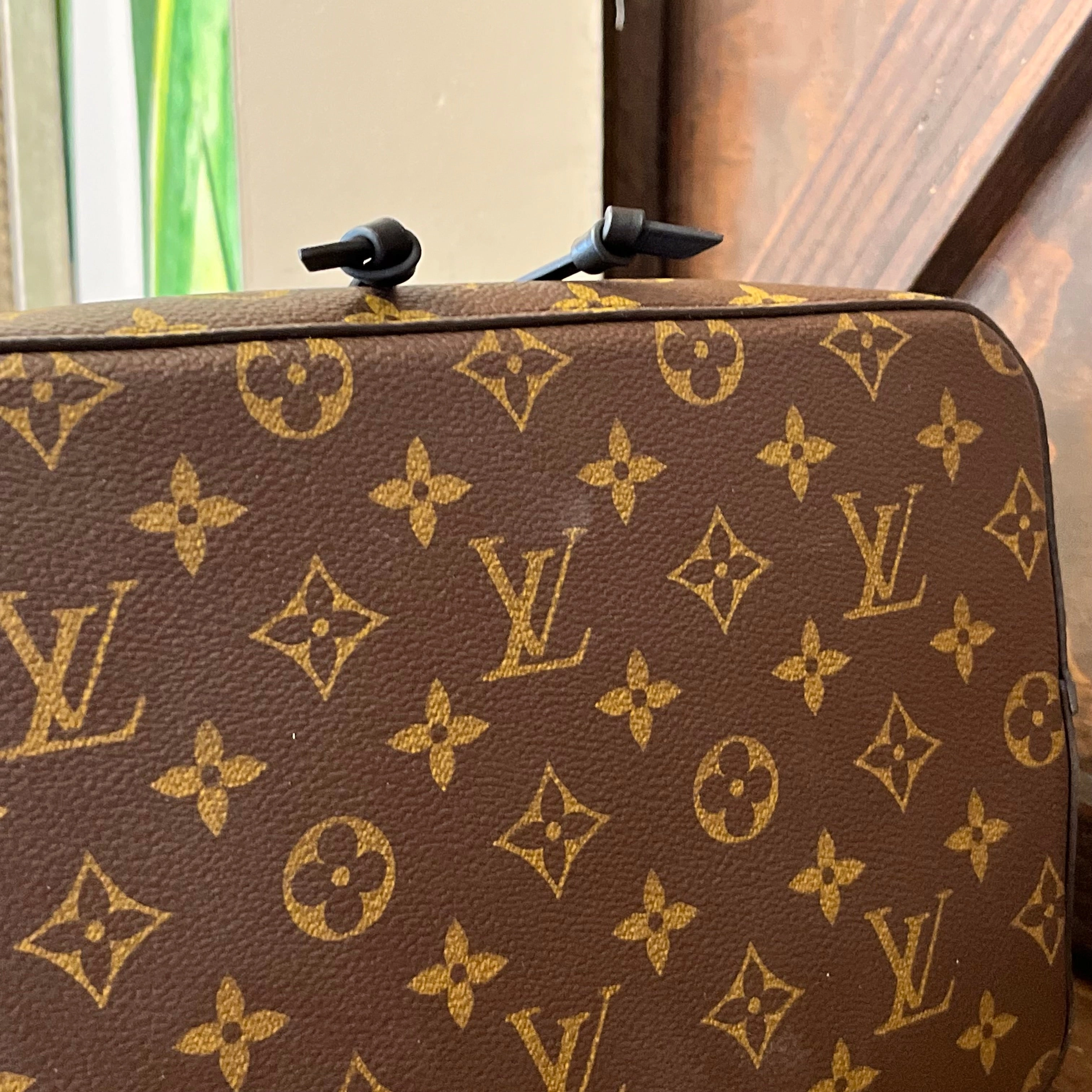 LOUIS VUITTON Neo Noe MM Noir Monogram Canvas Bucket Bag