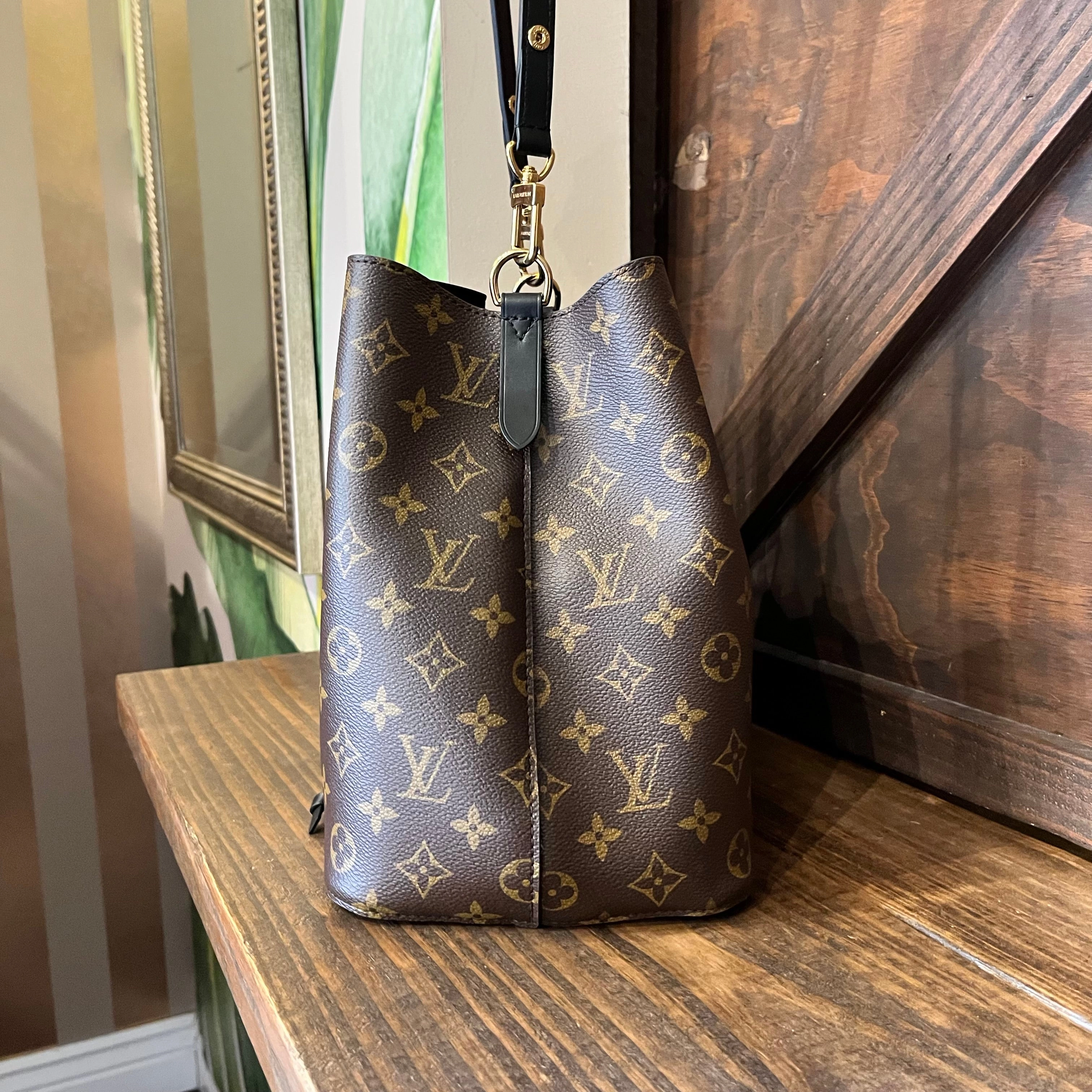 LOUIS VUITTON Neo Noe MM Noir Monogram Canvas Bucket Bag